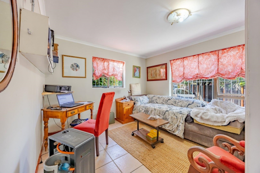 8 Bedroom Property for Sale in Lakeside Western Cape